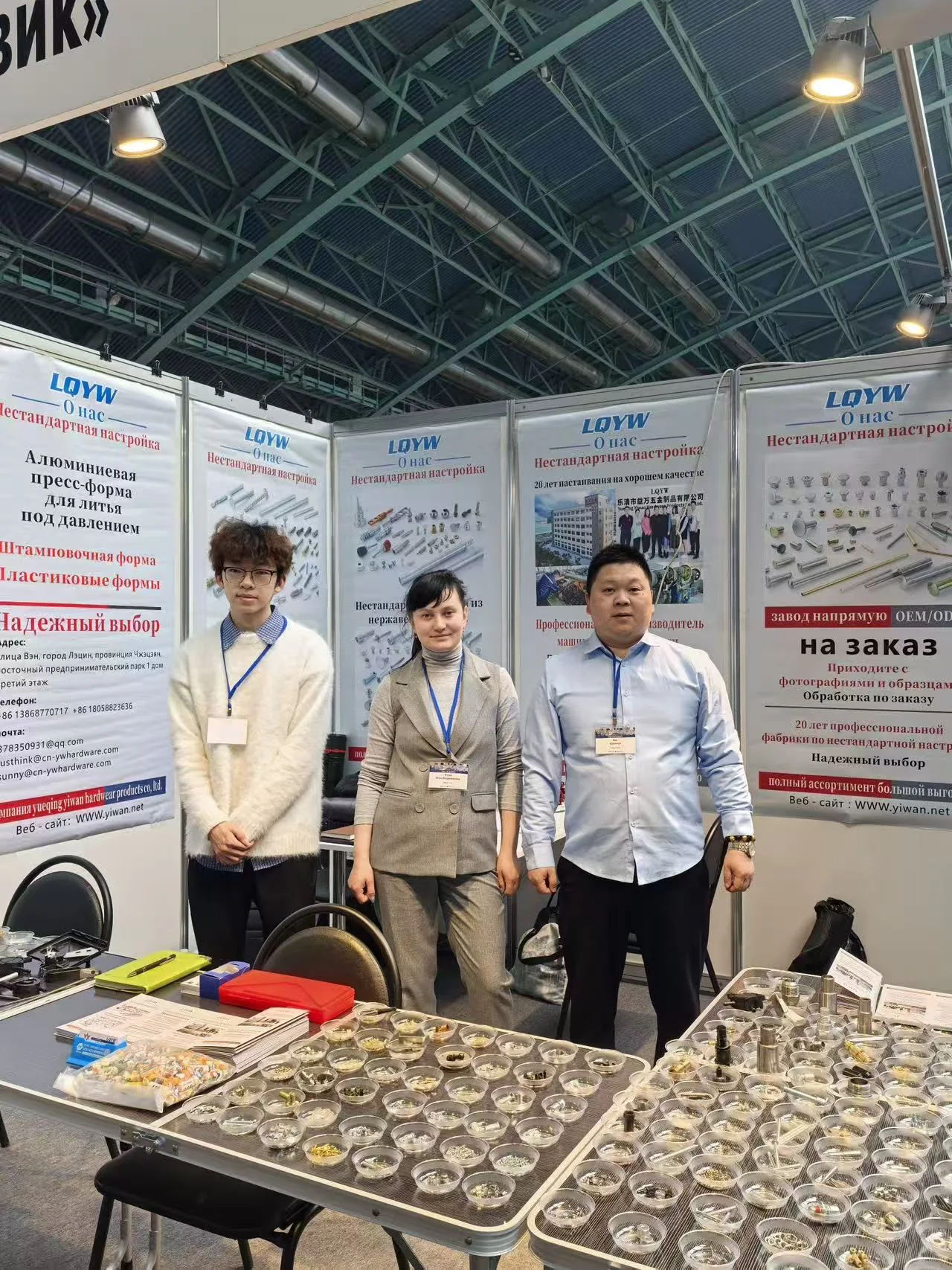 YIWAN team with rivet samples at the 2025 Belarus exhibition booth