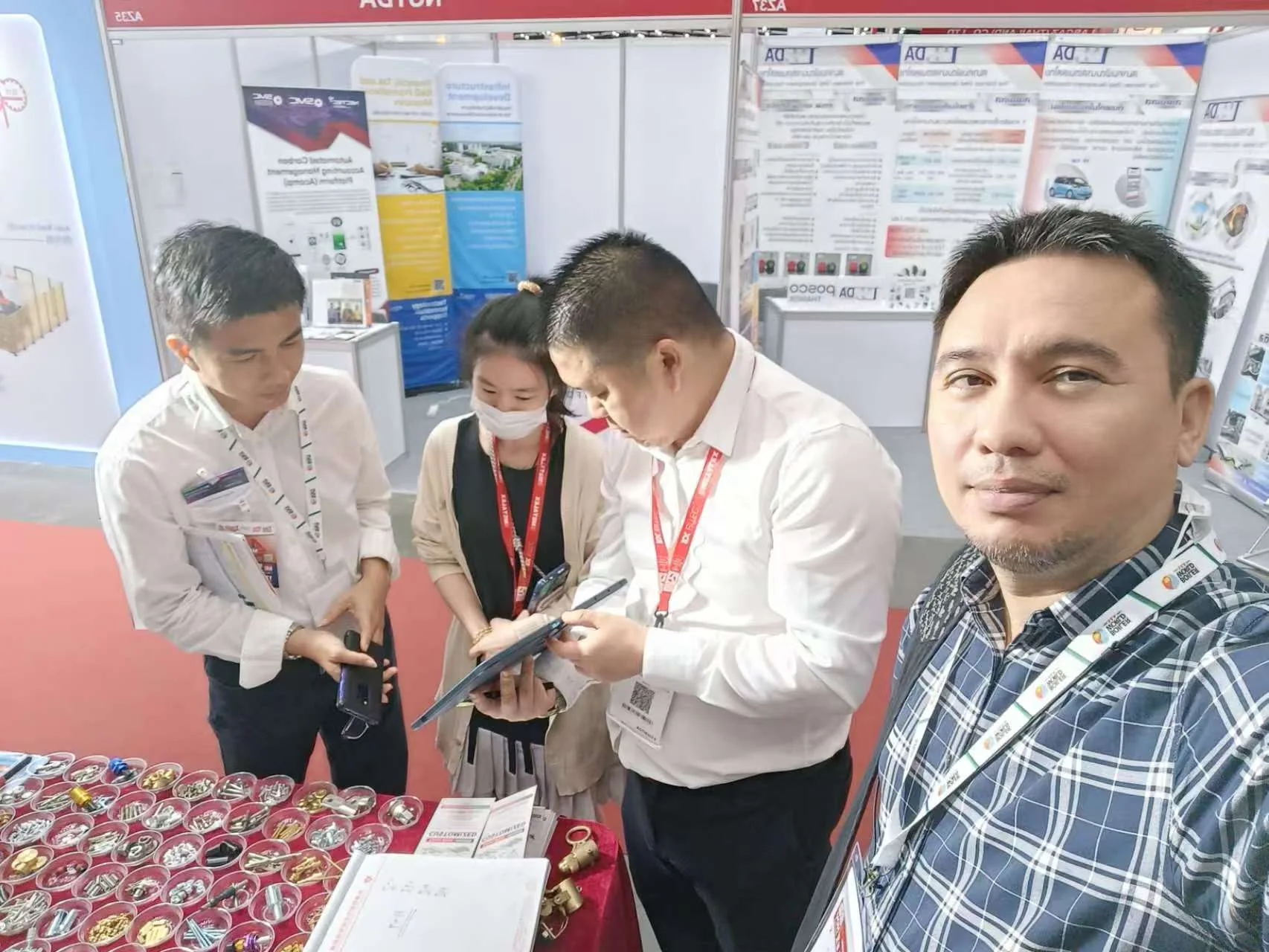 YIWAN representative presenting fasteners to visitors at METALEX Bangkok 2025